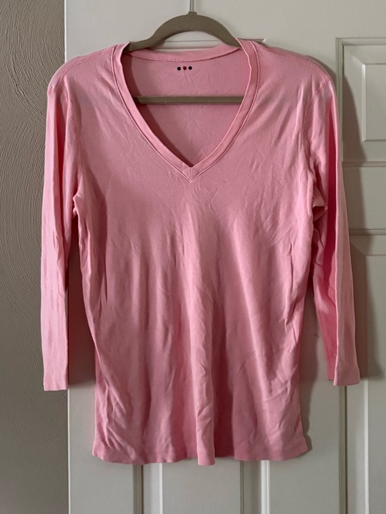 Three Dots Tops - Three Dots Women's 3/4 Sleeve V-Neck Shirt. Size Medium.